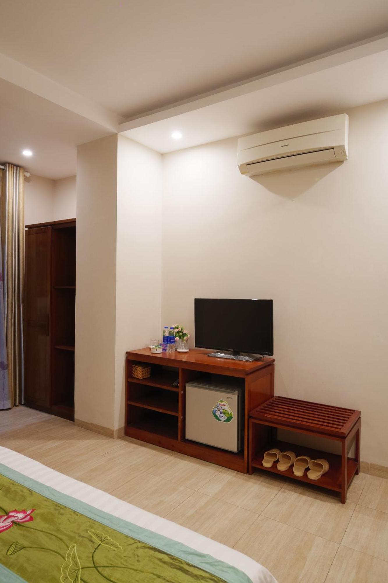 Ngan Ha Hotel Long Bien ハノイ市 エクステリア 写真