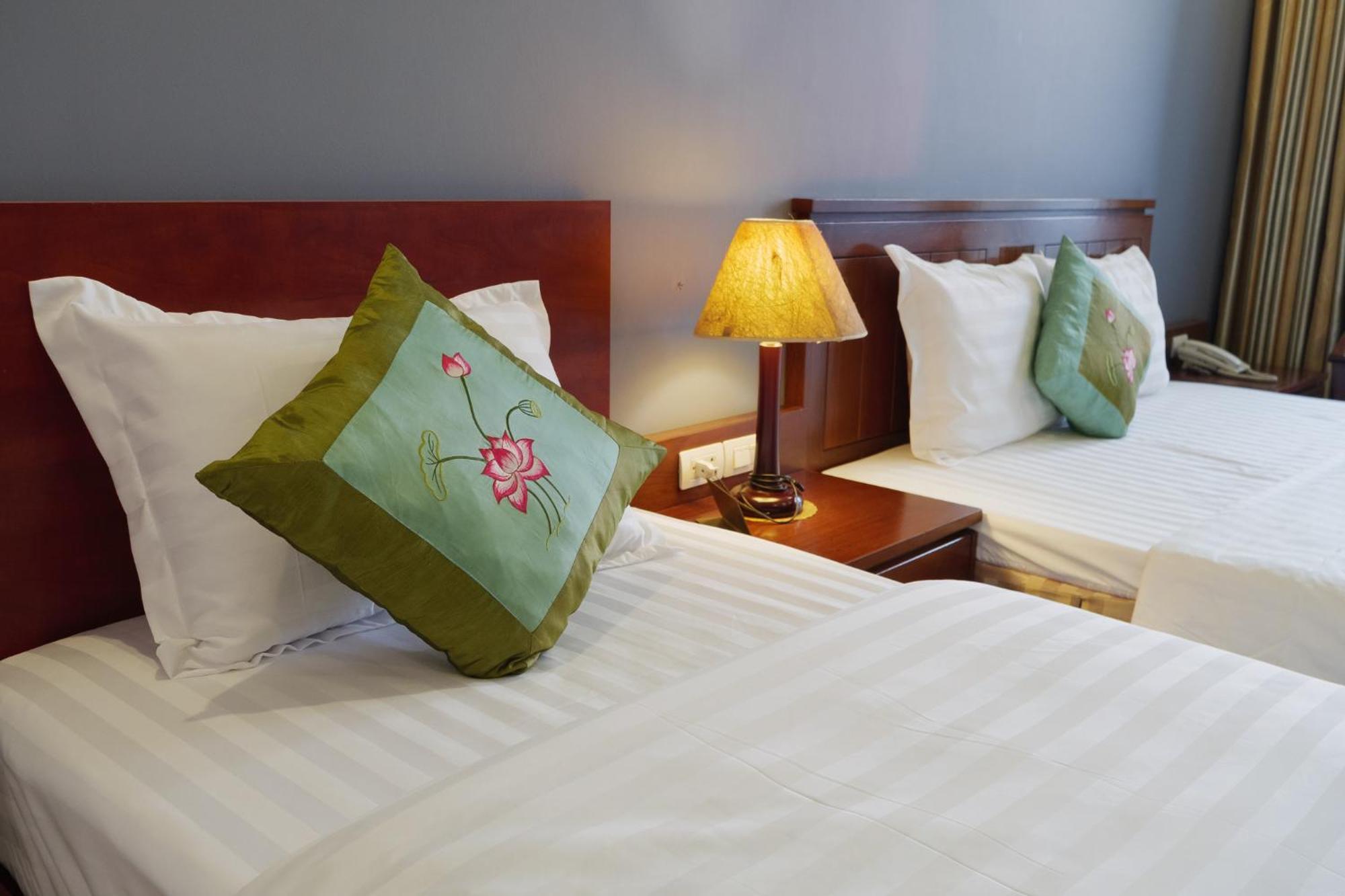 Ngan Ha Hotel Long Bien ハノイ市 エクステリア 写真