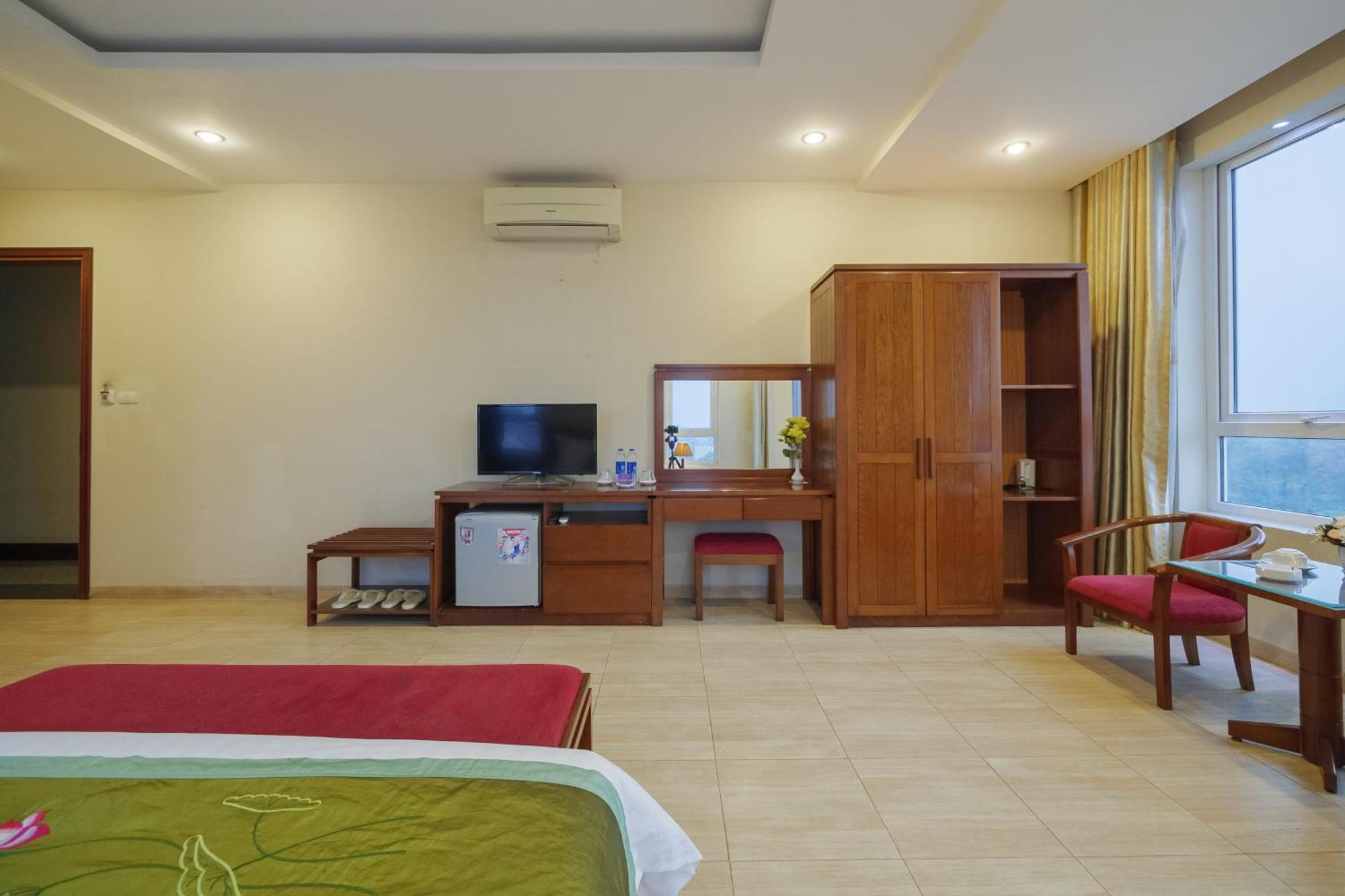 Ngan Ha Hotel Long Bien ハノイ市 エクステリア 写真