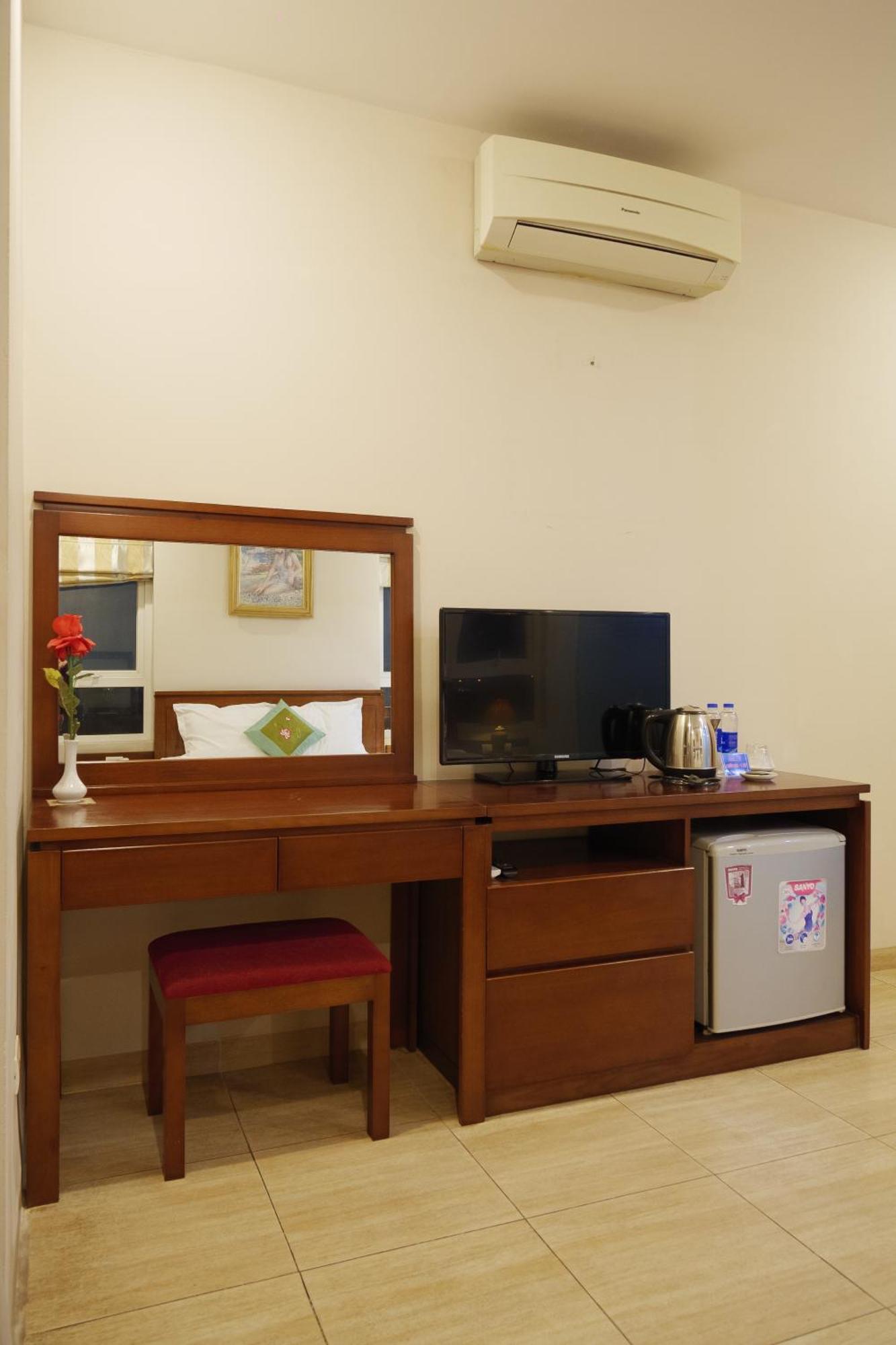 Ngan Ha Hotel Long Bien ハノイ市 エクステリア 写真