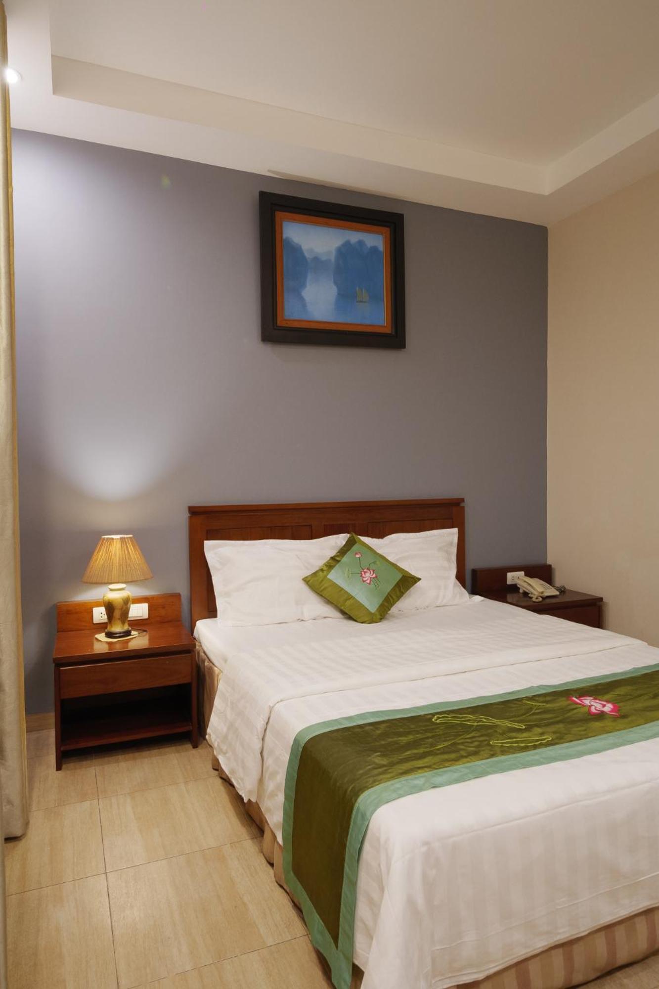 Ngan Ha Hotel Long Bien ハノイ市 エクステリア 写真